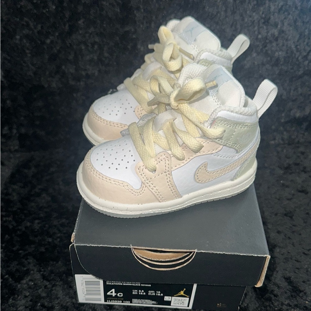 Jordan 1 Mid SE 4c